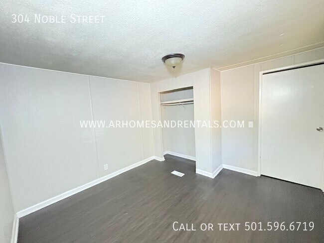 Building Photo - 304 Noble St