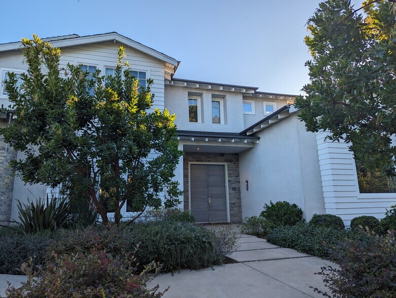 Building Photo - 17950 Rancho St
