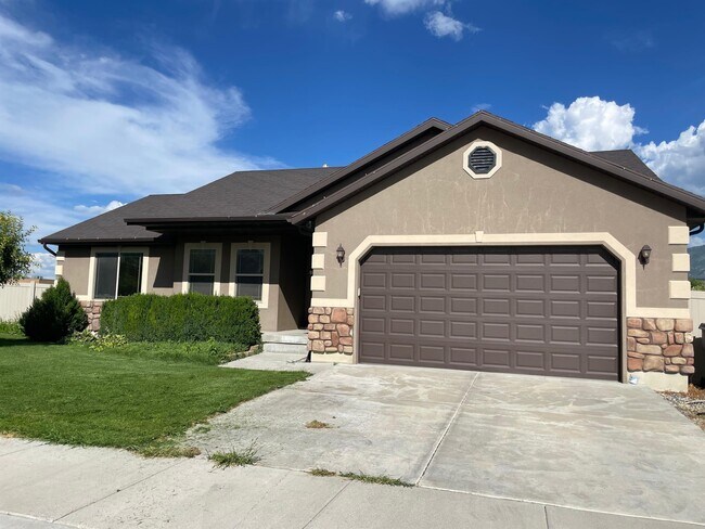 Building Photo - 1173 S 520 W St