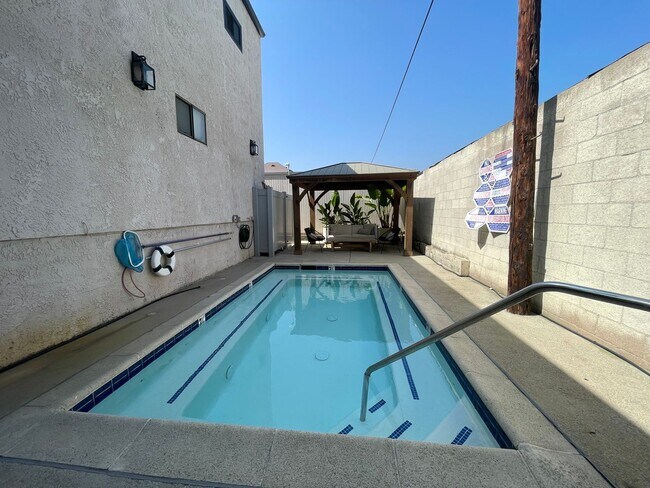 Building Photo - Prime Pasadena Condo