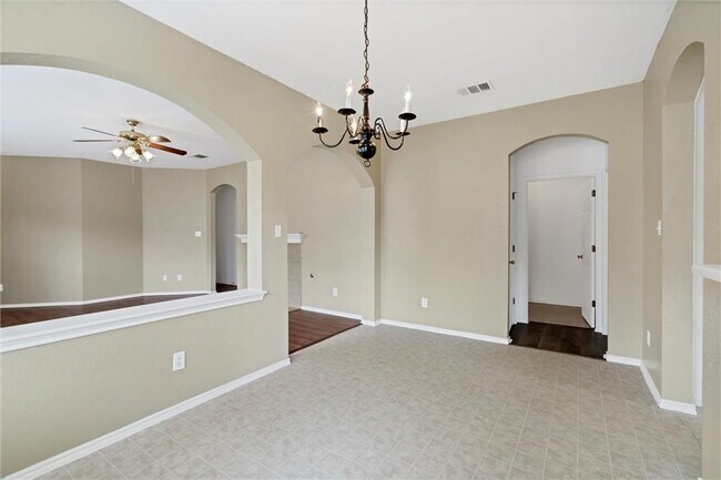 Building Photo - 702 Pampas Ricas Dr
