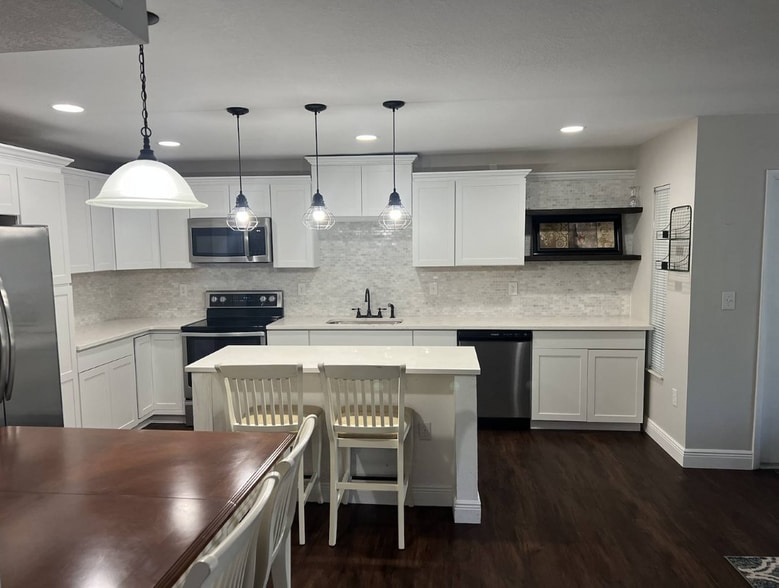 Building Photo - 1258 Pine Ridge Cir W