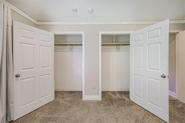 Building Photo - 2315 Cunningham Dr