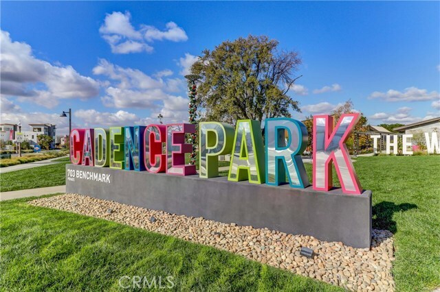 Building Photo - 130 Spectacle