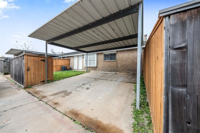 Building Photo - 6827 Chasewood Dr