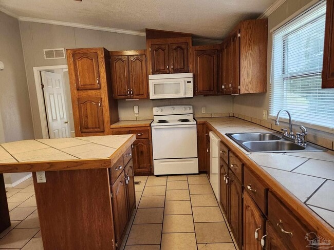 Building Photo - 5718 Brooks Ln