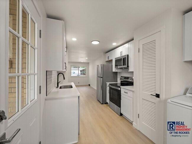 Building Photo - Beautifully Remodeled Duplex in Great Fort Collins Location!
