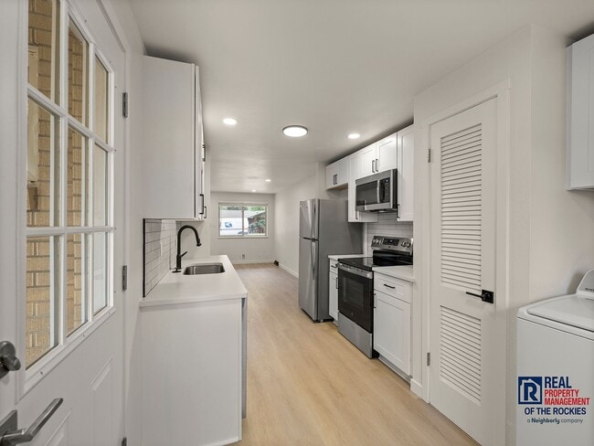 Building Photo - Beautifully Remodeled Duplex in Great Fort...