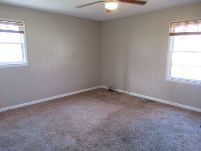 Building Photo - 3bd, 2ba. with carport