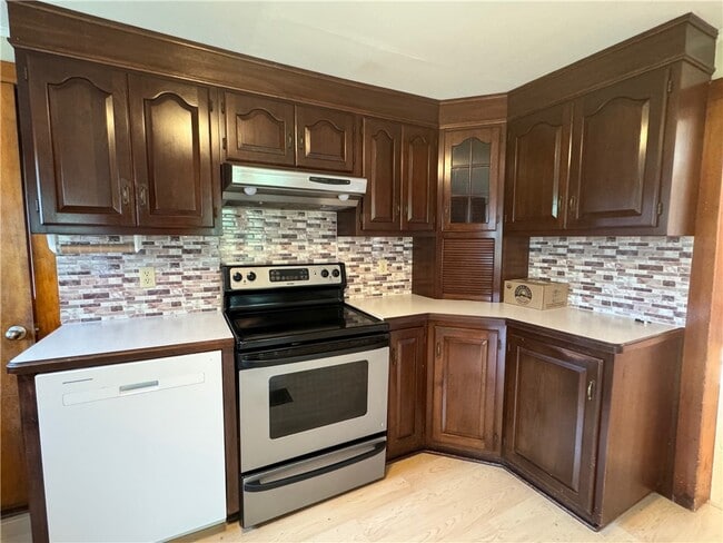 Building Photo - 323 Co Hwy 6
