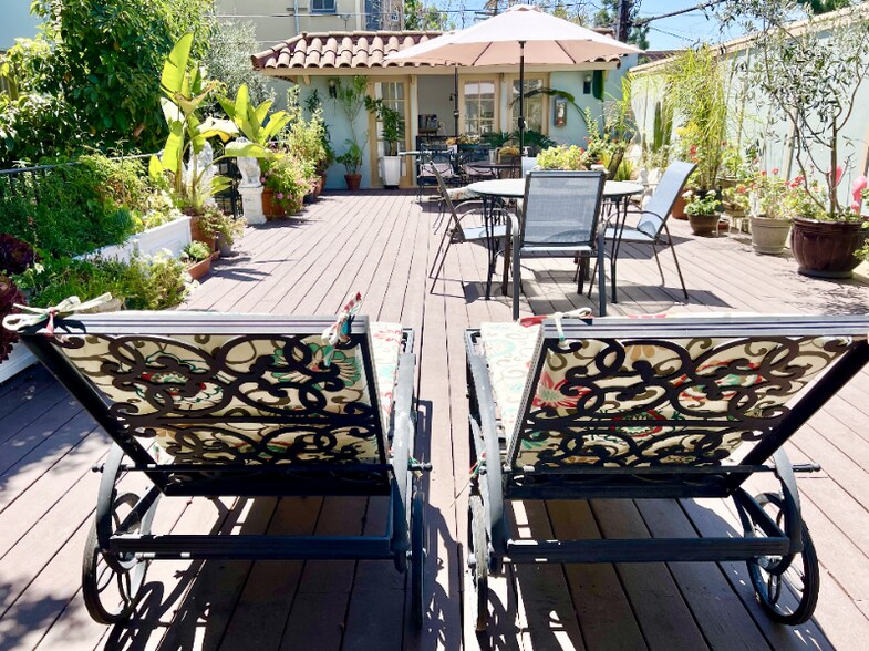 Building Photo - 414 N Sycamore Ave