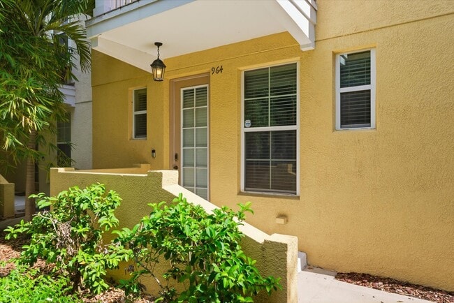 Building Photo - 964 Sombra St