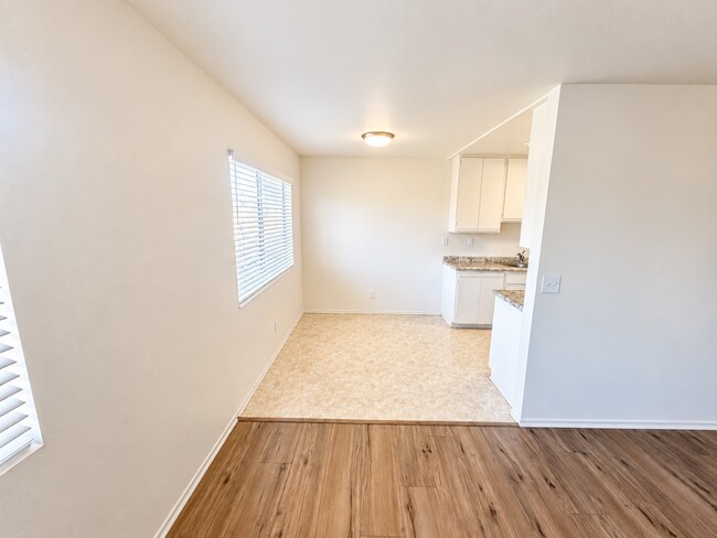 Building Photo - 11441 Oxnard St