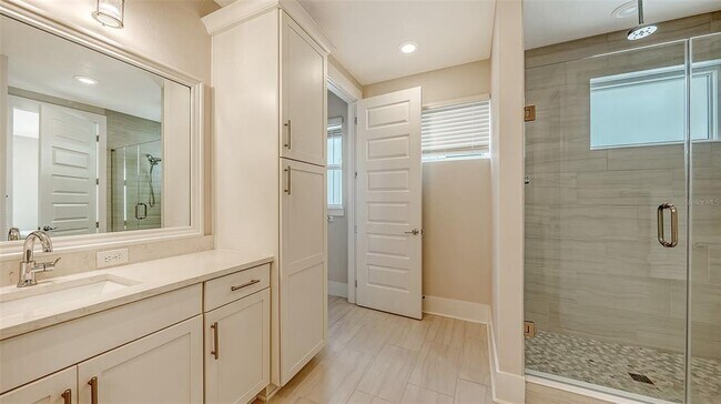 Building Photo - 512 Laurel Pk Dr