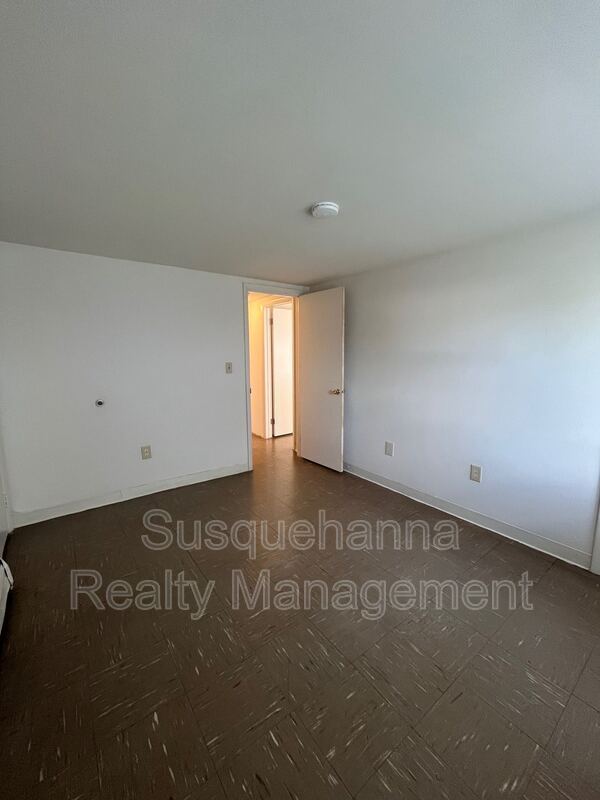 Building Photo - 1051 Henn Ave