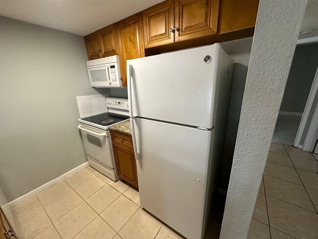 Building Photo - 6031 10th Ave N