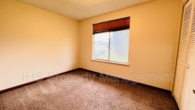 Building Photo - 1613 S Palouse Pl