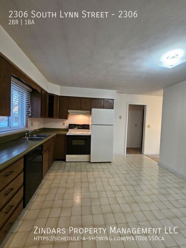 Primary Photo - 2 Bed 1 Bath Duplex with Attached Garage i...