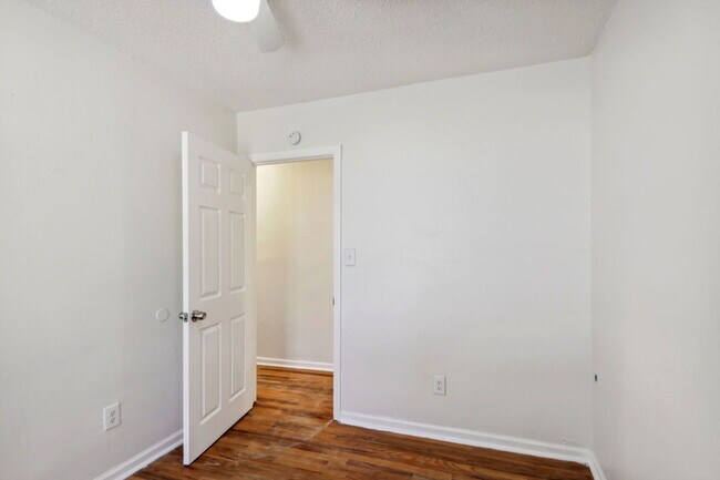 Building Photo - 619 Oliver St NW