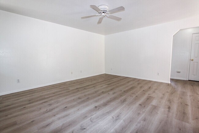 Building Photo - 7348 E Horseshoe Ln