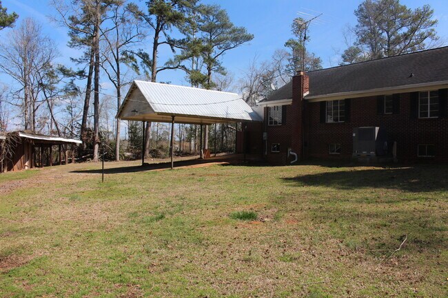 Building Photo - 121 Bomar St