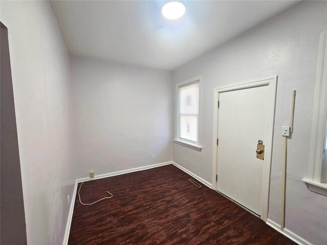 Building Photo - 219 N High St