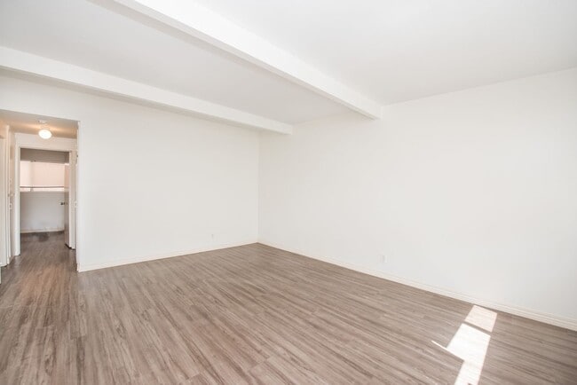 Building Photo - CALIFORNIA/LINCOLN