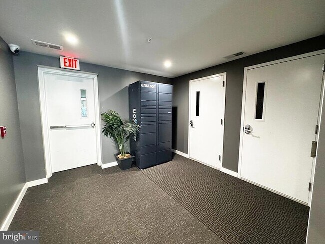 Building Photo - 700 Roeder Rd