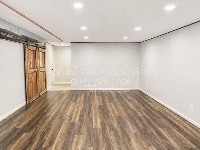 Building Photo - 1016 Westlake Village Dr