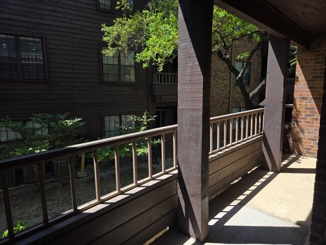 Building Photo - Two bedroom two bath gated Community Condos off Medical Drive close to I 10 & Babcock.