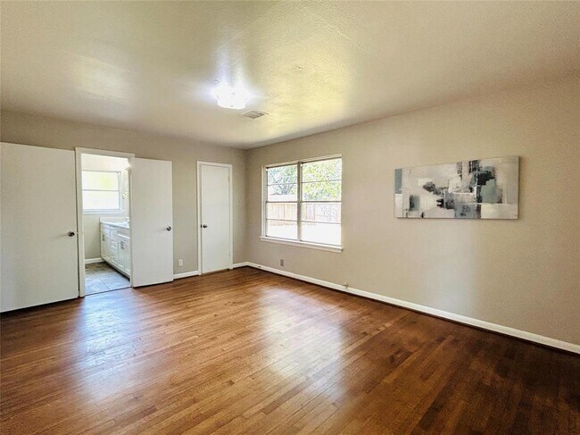 Building Photo - 6738 Hendon Ln