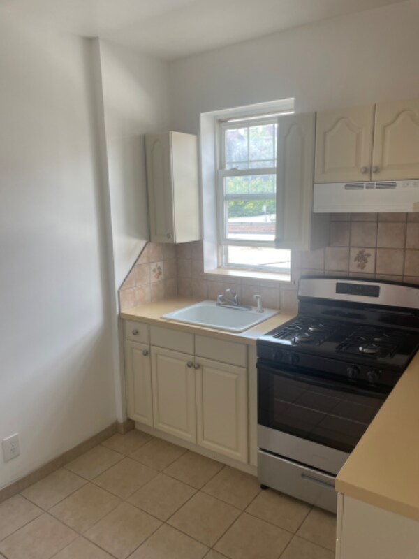 Building Photo - 0 Cromwell Ave