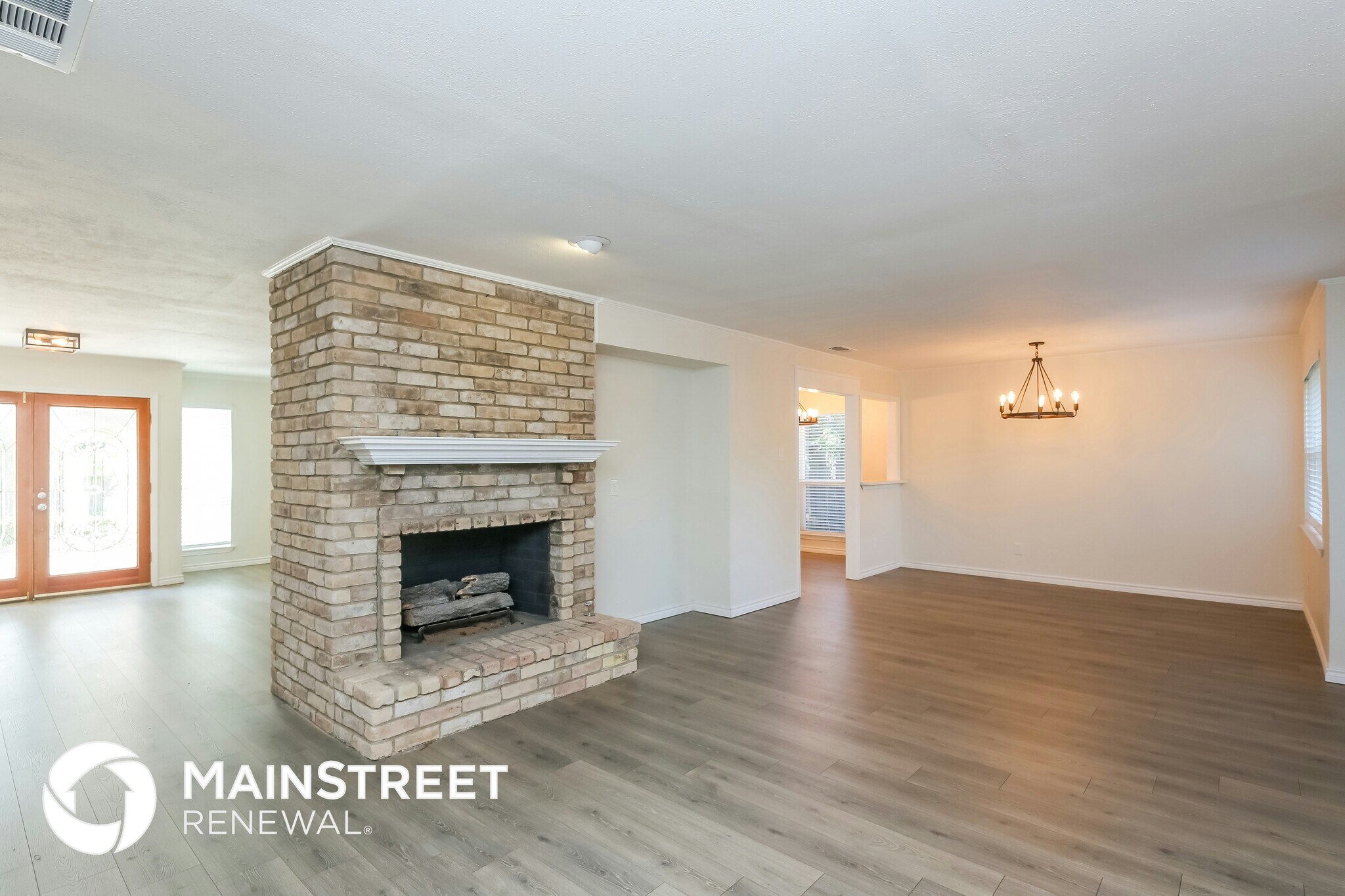 Building Photo - 15525 Earlport Cir