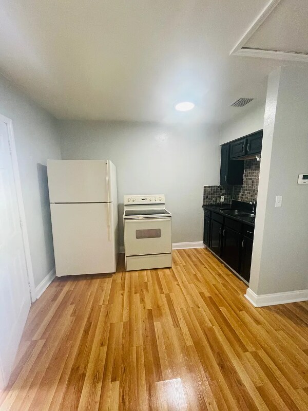 Building Photo - 1610 12th Ave S