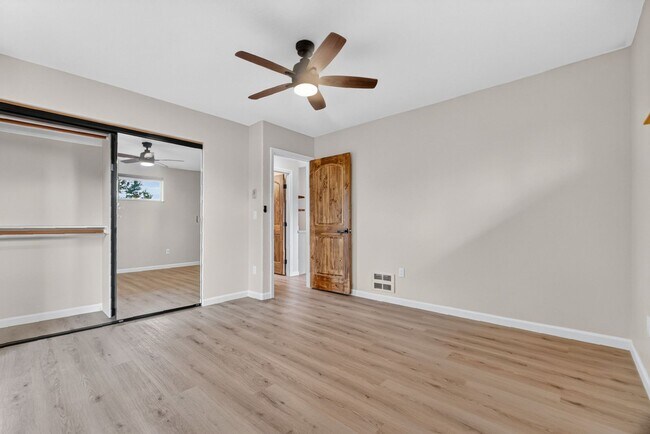 Building Photo - 546 Deer Horn Ct
