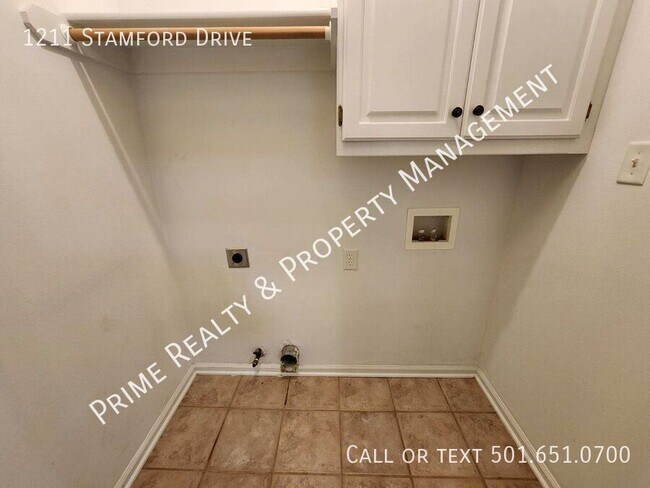 Building Photo - 1211 Stamford Dr