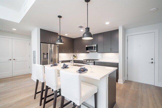 Building Photo - 418 Palisade Ave