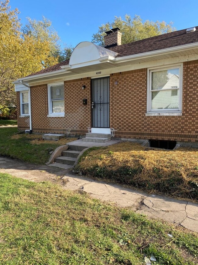Building Photo - Section 8 Accepted 2 Bedroom Brick Home