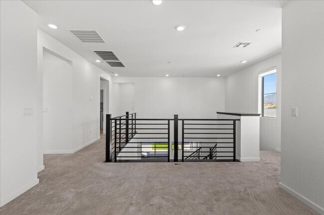 Building Photo - 10489 Mountain Aster Ave