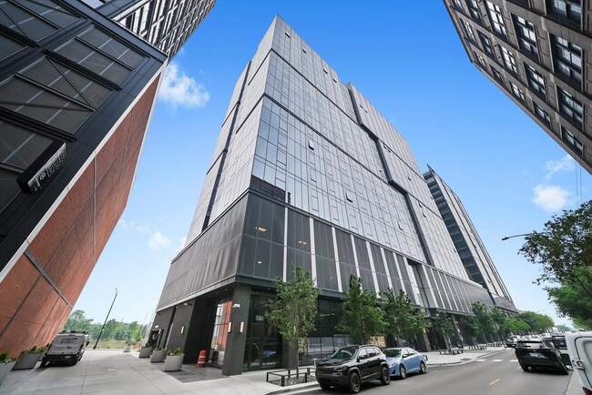 Primary Photo - 1101 W Van Buren St
