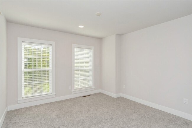 Building Photo - 701 Halcyon Ln