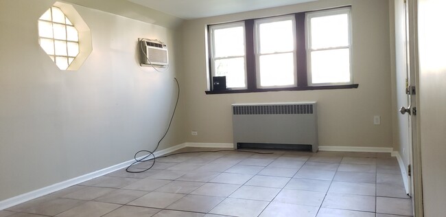 Building Photo - 1906 Grove Ave