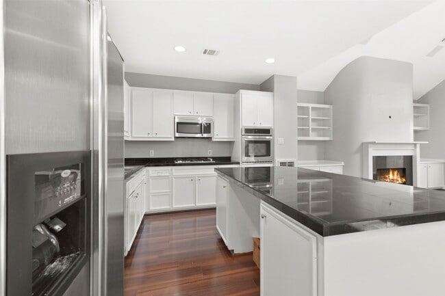 Building Photo - 9810 Marlink