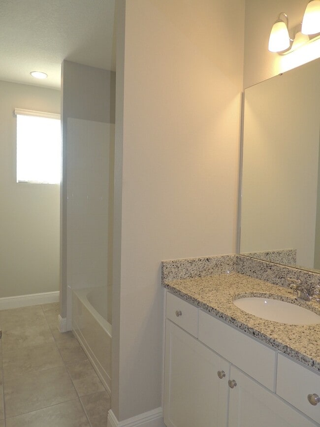 Building Photo - CALL ED FOR SHOWING APPOINTMENTS (352) 217...