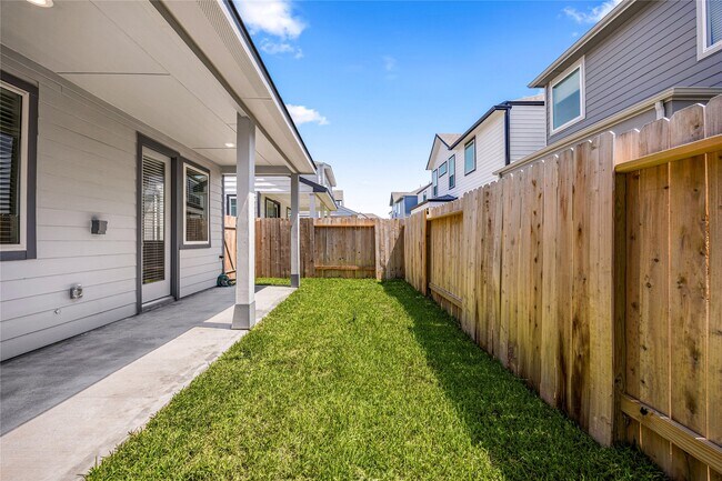 Building Photo - 10015 Rustic Charm St