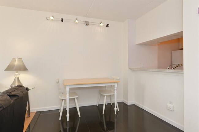 Building Photo - 4 Martine Ave