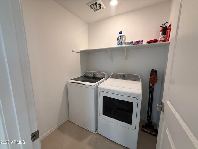 Building Photo - 14668 W Soft Wind Dr