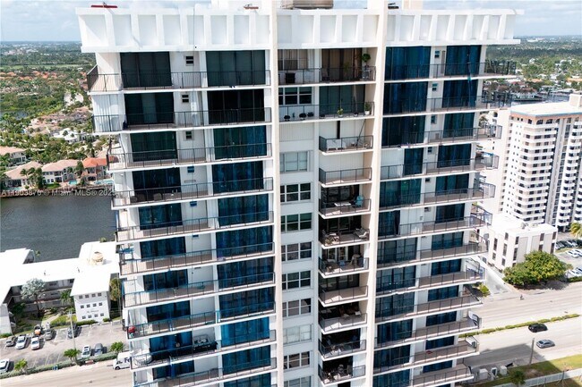 Building Photo - 2101 S Ocean Dr