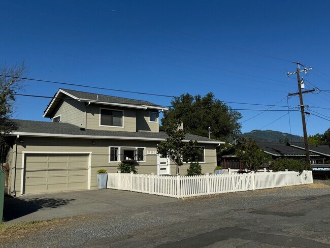 Primary Photo - Beautiful Home on a quiet street