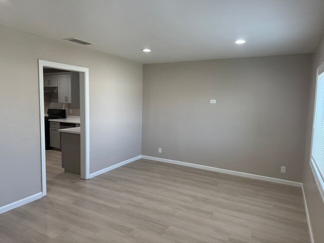 Building Photo - Charming Home in Woodland